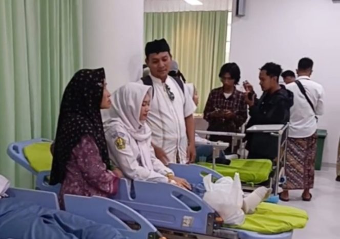 
 Ratusan Siswa SMA 2 Kudus Diduga Keracunan Makan Bergizi Gratis