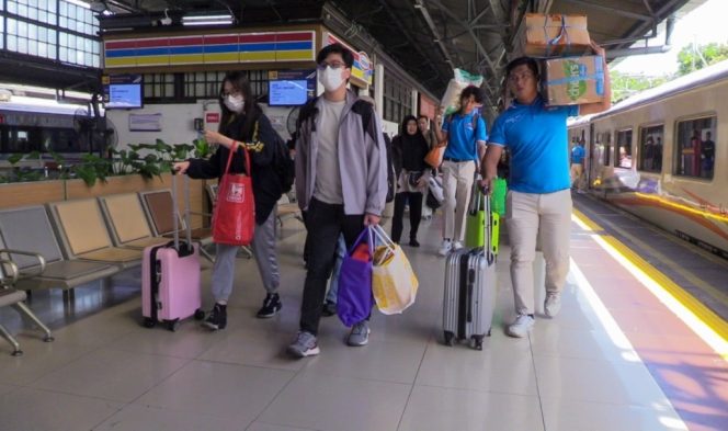 
 KAI Catat Penjualan Tiket Nataru Capai 3,8 Juta, Okupansi KA Jarak Jauh Tembus 115 Persen