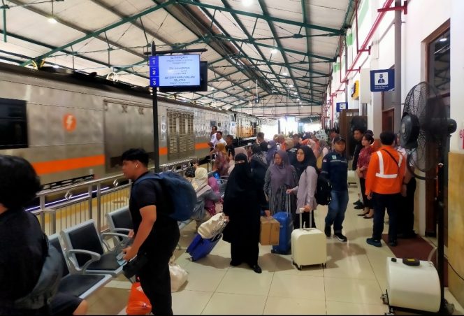 
 Arus Balik Masih Tinggi, Daop 7 Madiun Layani Ribuan Penumpang di Hari Terakhir Nataru