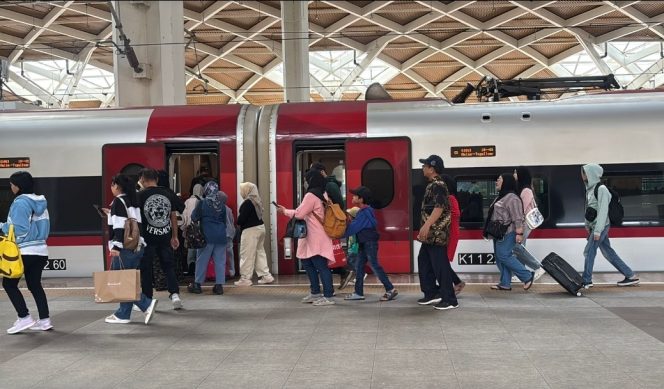 
 Kereta Whoosh Layani 362 Ribu Penumpang Selama Libur Nataru 2025/2026