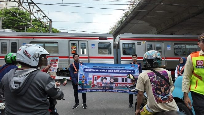 
					KAI Commuter Gencarkan Edukasi Keselamatan di Perlintasan dan Jalur Rel