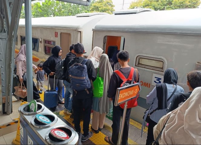 
					Hujan di Wilayah Jakarta, KAI Imbau Pelanggan Datang Lebih Awal ke Stasiun dan Manfaatkan Face Recognition