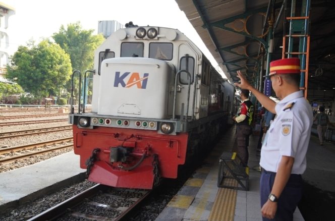 
					Banjir Jalur KA di Pekalongan-Sragi, Perjalanan Kereta Api Daop 7 Madiun Tetap Tepat Waktu