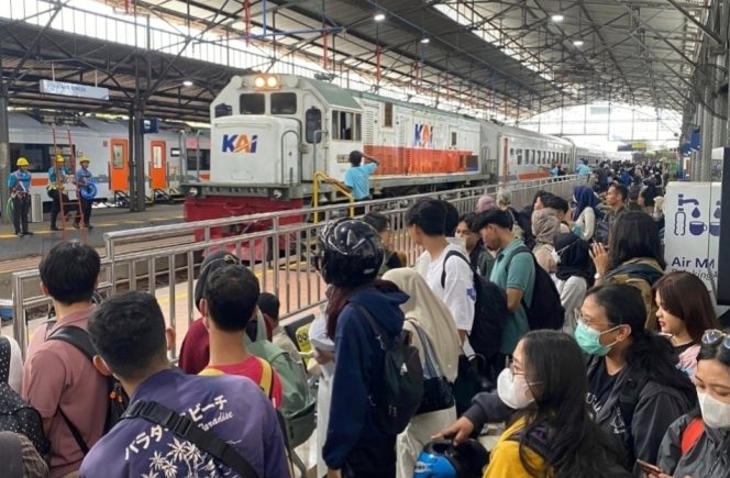 
					Banjir Meluas di Rel, KAI Lakukan Rekayasa Pola Operasi dan Pembatalan 38 Perjalanan KA