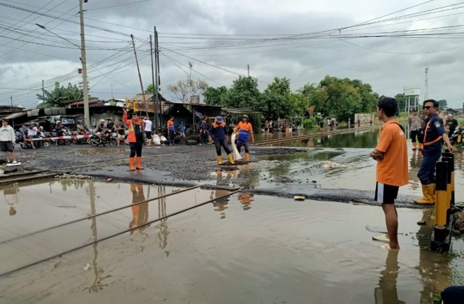 
					Sejumlah Perjalanan KA dari Jakarta Dibatalkan dan Dialihkan Dampak Banjir Jalur Rel