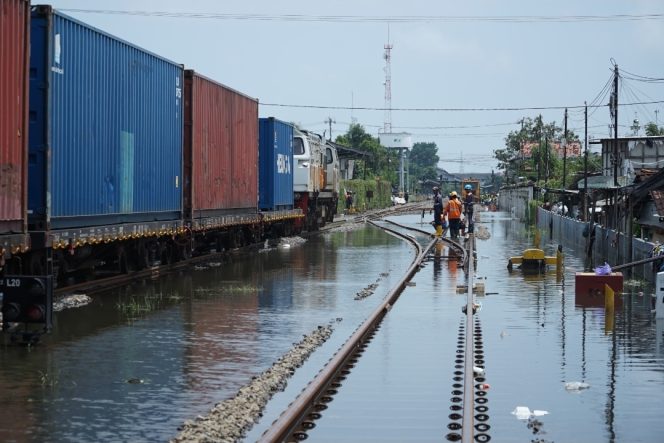 
					Sejumlah Perjalanan KA Dibatalkan akibat Cuaca Ekstrem, KAI Daop 7 Kambalikan Bea Tiket KA