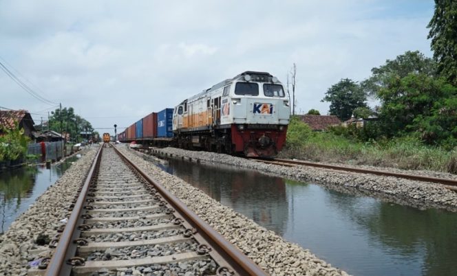 
					KAI Daop 7 Madiun Batalkan Perjalanan KA Gajayana Tambahan Dampak Banjir