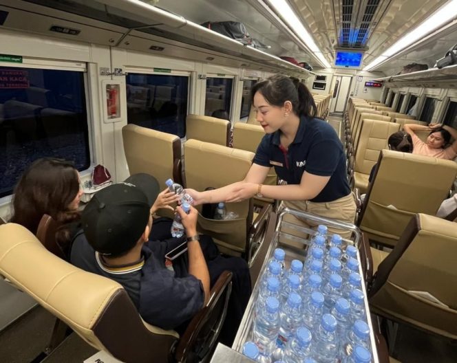 
 KAI Services Layani Service Recovery bagi 169.195 Penumpang Terdampak Banjir