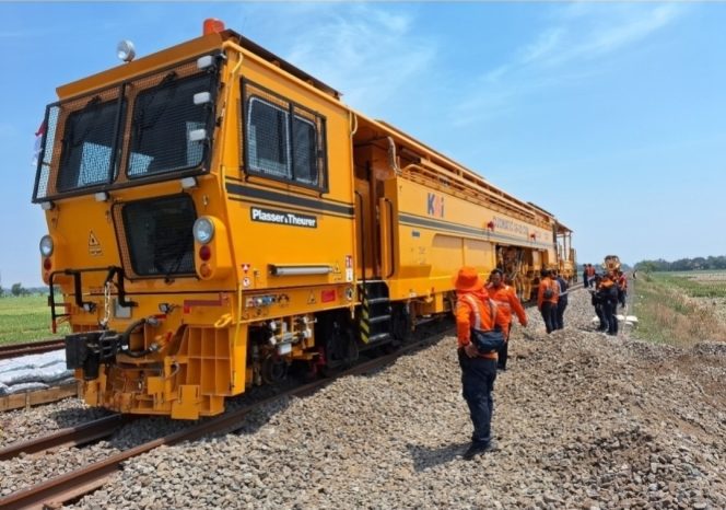 
 Jaga Keselamatan dan Keandalan Saat Hujan Ekstrem, KAI Siagakan AMUS hingga Tambah Petugas