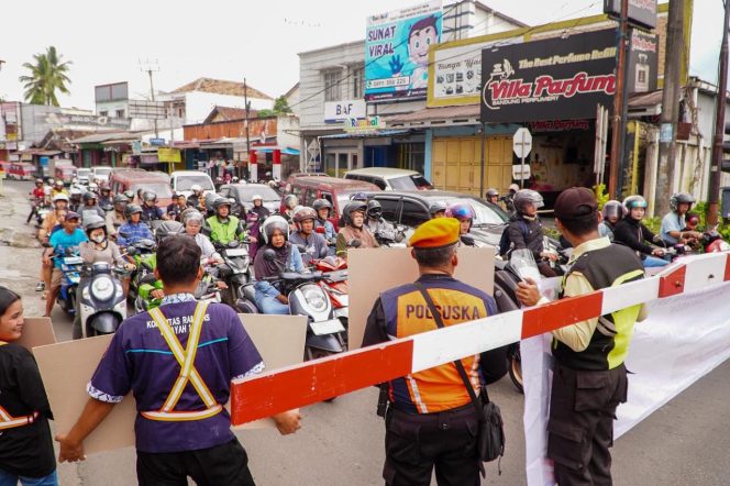 
 KAI Daop 1 Jakarta Intensifkan Sosialisasi Keselamatan di Perlintasan Sebidang, Imbau Pengguna Jalan Tidak Memaksakan Diri Saat Macet