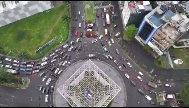 
 Sat Lantas Polres Metro Bekasi Kota Terapkan Contra Flow pada Hari Pertama Operasi Keselamatan Jaya 2026