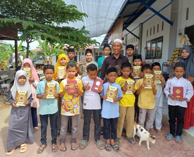 
 KEMALA Jabodetabek Lanjutkan Baksos Korban Banjir Bandang Langsa dan Aceh Timur, Salurkan Sajadah dan Perlengkapan Ibadah