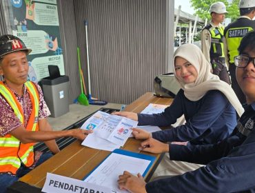 Periksa kesehatan gratis bagi sopir truk di Terminal Teluk Lamong 