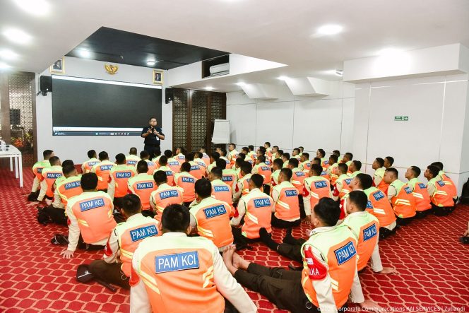 
 Antisipasi Insiden yang Terjadi di Lingkungan Stasiun, KAI Services Gelar Pembinaan Security di Lingkungan Stasiun