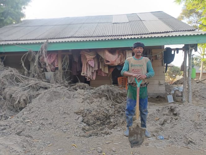 
 54 Hari Pascabanjir, Hilir Krueng Peusangan Masih Berselimut Lumpur  Bantuan Minim, Warga Bangkit Sendiri
