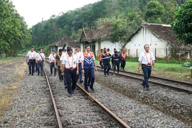 
 Dirut KAI Tinjau Jalur Kedungjati-Tanggung, Dorong Reaktivasi untuk Penguatan Ekonomi dan Pelestarian Sejarah