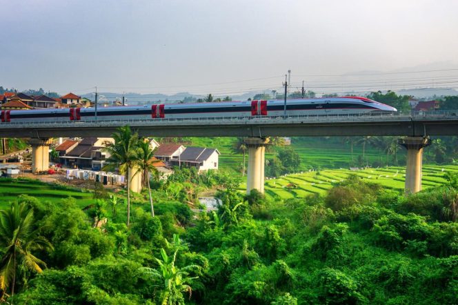 
 Mulai Hari Ini Berlaku Penyesuaian Jadwal Whoosh, KCIC Imbau Penumpang Perhatikan Tiket yang Dipesan