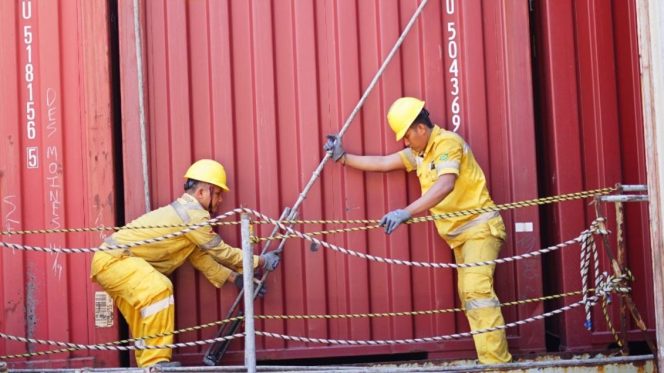 
 Di Bulan K3, Terminal Teluk Lamong Raih Penghargaan Zero Accident dan Pencegahan HIV-AIDS di Tempat Kerja