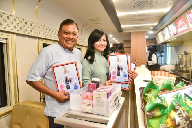 
 KAI Services Hadirkan Loko Shop di Kereta, Beli Merchandise Bisa Sambil di Perjalanan