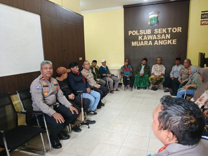 
 Pererat Kebersamaan, Kapolsek Sunda Kelapa Rangkul Tokoh Muara Angke untuk Jaga Kamtibmas