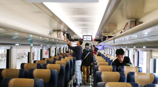 Kursi kereta api mudik lebaran masih banyak tersedia untuk keberangkatan dari KAI Daop 1 Jakarta