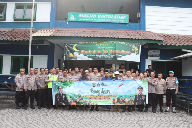 
 Polres Pelabuhan Priok, Gelar Kerja Bakti di Masjid Baitul Latief, Pererat Sinergi Ramadhan 1447 H