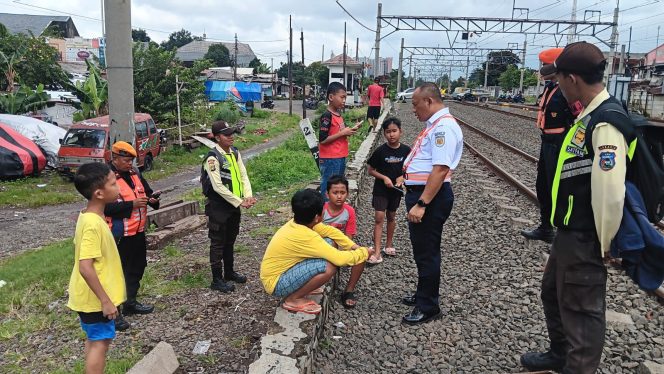 
 KAI Daop 1 Jakarta Imbau Masyarakat Tidak Ngabuburit di Sekitar Rel Kereta