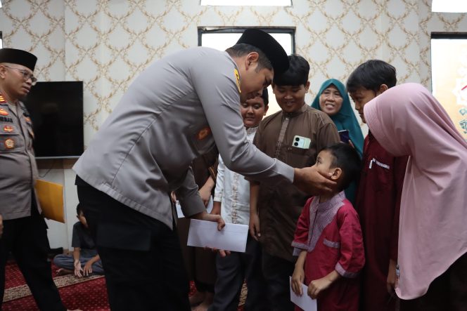 
 Tebar Kebahagiaan di Bulan Ramadhan, Polres Priok Santuni Anak Yatim dan Buka Puasa Bersama Jurnalis Jakarta Utara