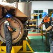 Petugas Balai Yasa Lahat melakukan perawatan intensif pada rangkaian kereta api untuk memastikan seluruh sarana dalam kondisi prima sebelum kembali beroperasi. Optimalisasi perawatan ini menjadi bagian dari komitmen KAI dalam menjaga keselamatan, keandalan, dan kelancaran perjalanan kereta api barang dan penumpang di Sumatera Selatan.