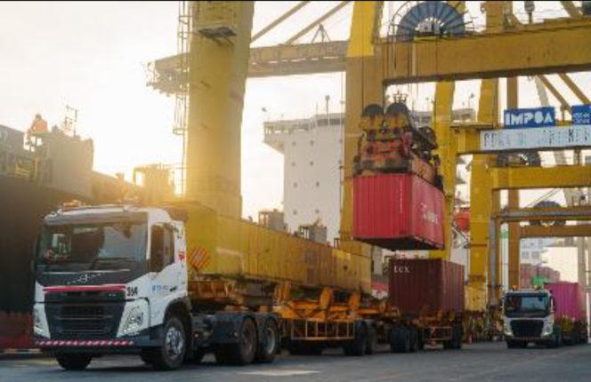 
 Ada Antrean Kapal hingga 6 Hari di Pelabuhan Tanjung Perak? Ini Jawaban Pelindo Petikemas