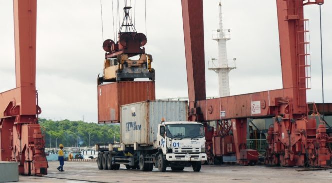 
 Layanan di Pelindo Terminal Petikemas Kupang