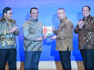 Menhub didampingi Wamenhub bersama Kepala BPK RI