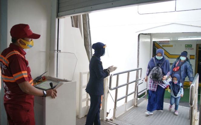 
 Layanan di Pelabuhan Penyeberangan