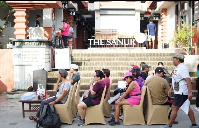 
 Peserta pemeriksaan kesehatan gratis di The Sanur, Bali