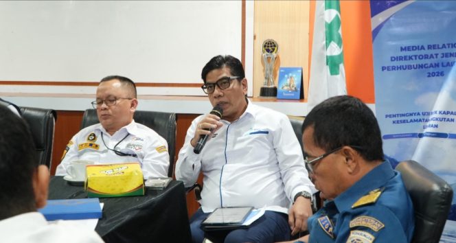 
 Kepala Cabang PELNI Jatim saat paparan