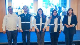 Dirut  PTP Nonpetikemas bersama tim Komunikasi Perusahaan