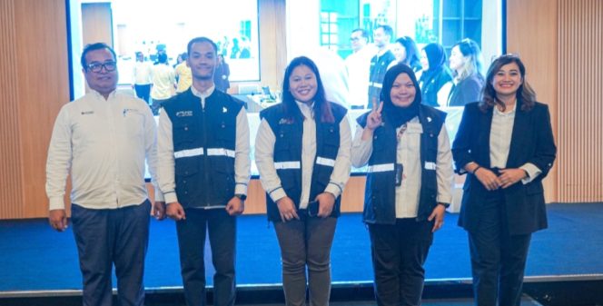 
 Dirut  PTP Nonpetikemas bersama tim Komunikasi Perusahaan