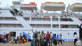 Penumpang kapal PELNI