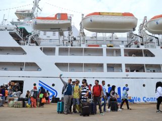 Penumpang kapal PELNI