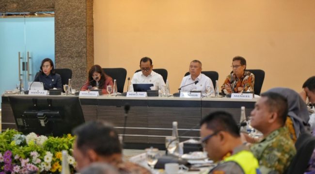 Menhub, Menko PMK, dan pejabat lainnya