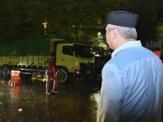 Menhub saat meninjau angkutan barang (BKIP)