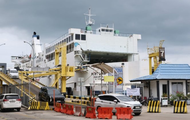 
 Layanan di Pelabuhan Penyeberangan