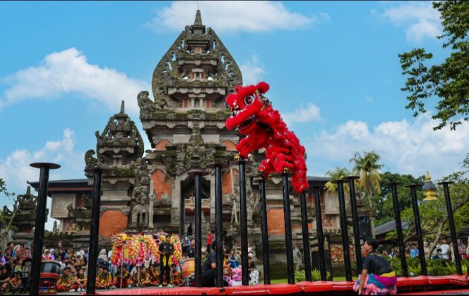 
 Atraksi Barongsai di destinasi wisata