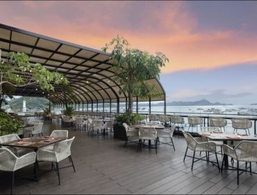 Suasana senja di hotel Meurorah Komodo