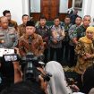 Menhub Dudy bersama Gubernur Jatim