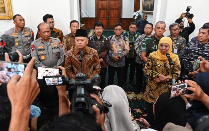 
 Menhub Dudy bersama Gubernur Jatim