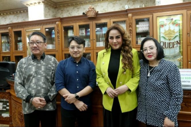 
 Diawali Santunan Anak Yatim, Nita Thalia Jalani Operasi Facelift di Klinik Bedah Plastik Queen Sunter