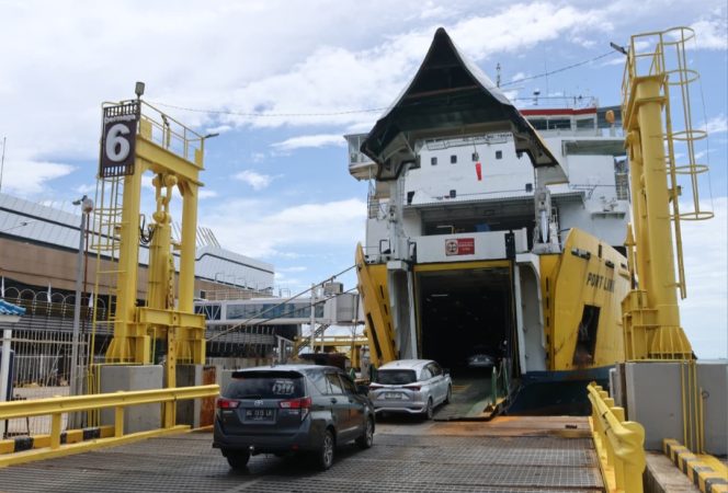 
 Layanan di Pelabuhan Penyeberangan