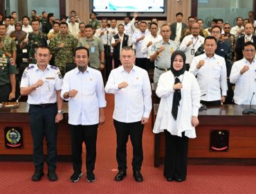 Menhub bersama Gubernur Sulsel dan lainnya  (BKIP Kemenhub)