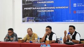 M Loutfie Hidayat, Manager IPC TPK Area Pontianak menyampaikan evaluasi berthing window 2025 kepada para stakeholder kepelabuhanan di wilayah Pontianak